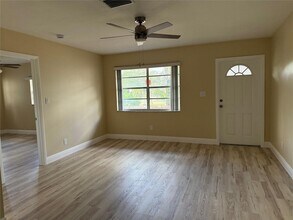 602 NE 38th St in Oakland Park, FL - Building Photo - Building Photo