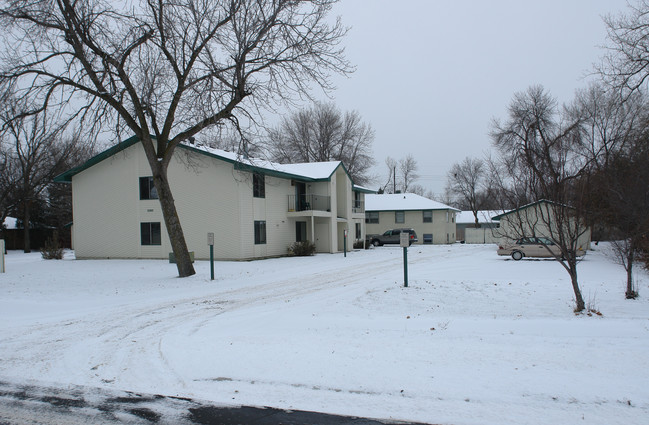 Pinewood Apartments in Minneapolis, MN - Building Photo - Building Photo