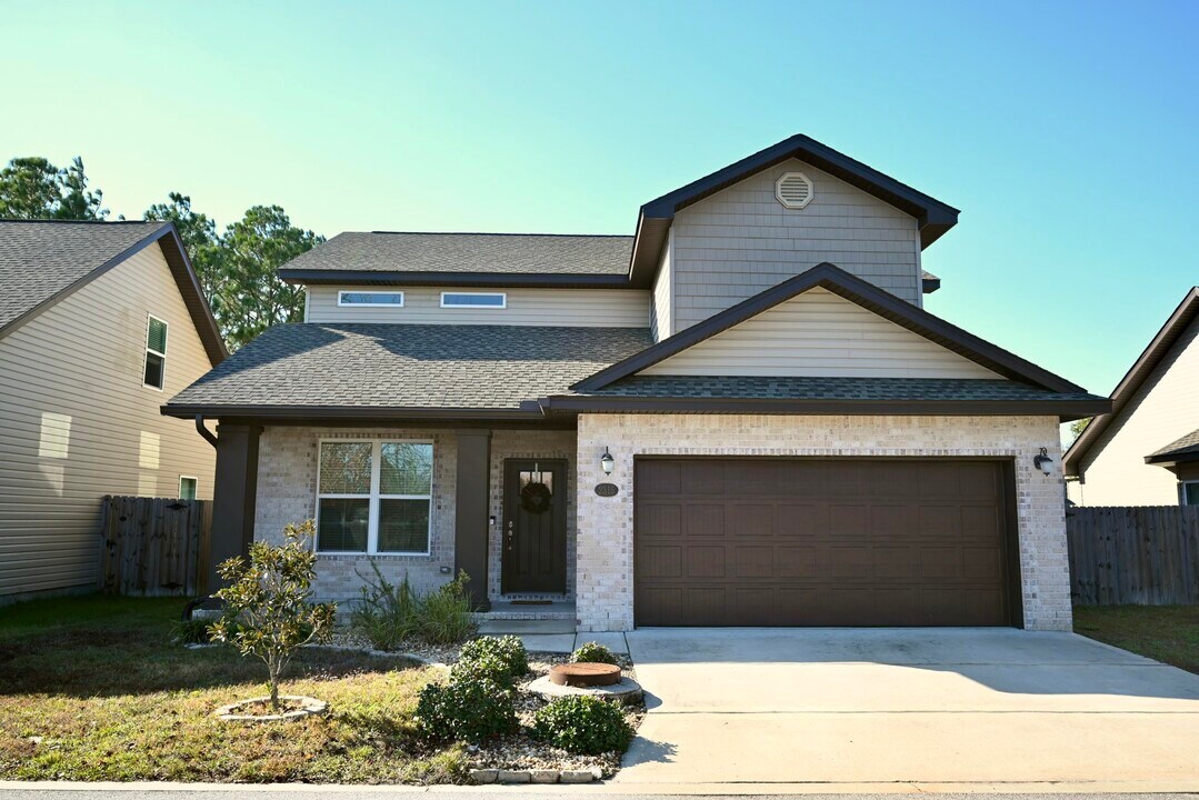 2315 Hadleigh Hills Ct in Navarre, FL - Building Photo