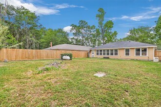 1311 N Diamondhead Blvd in Crosby, TX - Building Photo - Building Photo