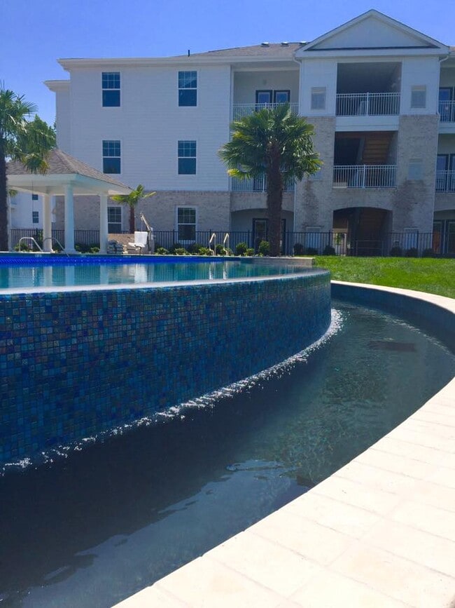 Southern Pine in Virginia Beach, VA - Foto de edificio - Building Photo