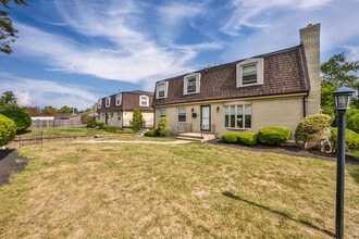 32 Bernhardt Dr in Buffalo, NY - Building Photo - Building Photo