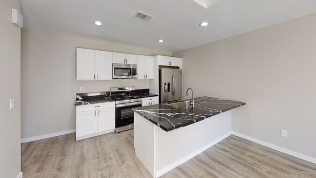 5575 Mary Ln Dr in San Diego, CA - Building Photo - Building Photo