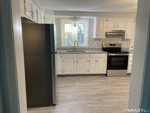 64 Deshon St in New London, CT - Building Photo - Building Photo