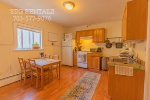 18 Suffolk St, Unit 2 in Cambridge, MA - Building Photo