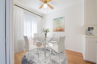 729 Gayley Ave, Unit 301 in Los Angeles, CA - Building Photo - Building Photo