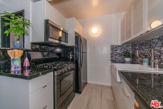 415 Rose Ave in Los Angeles, CA - Building Photo - Building Photo