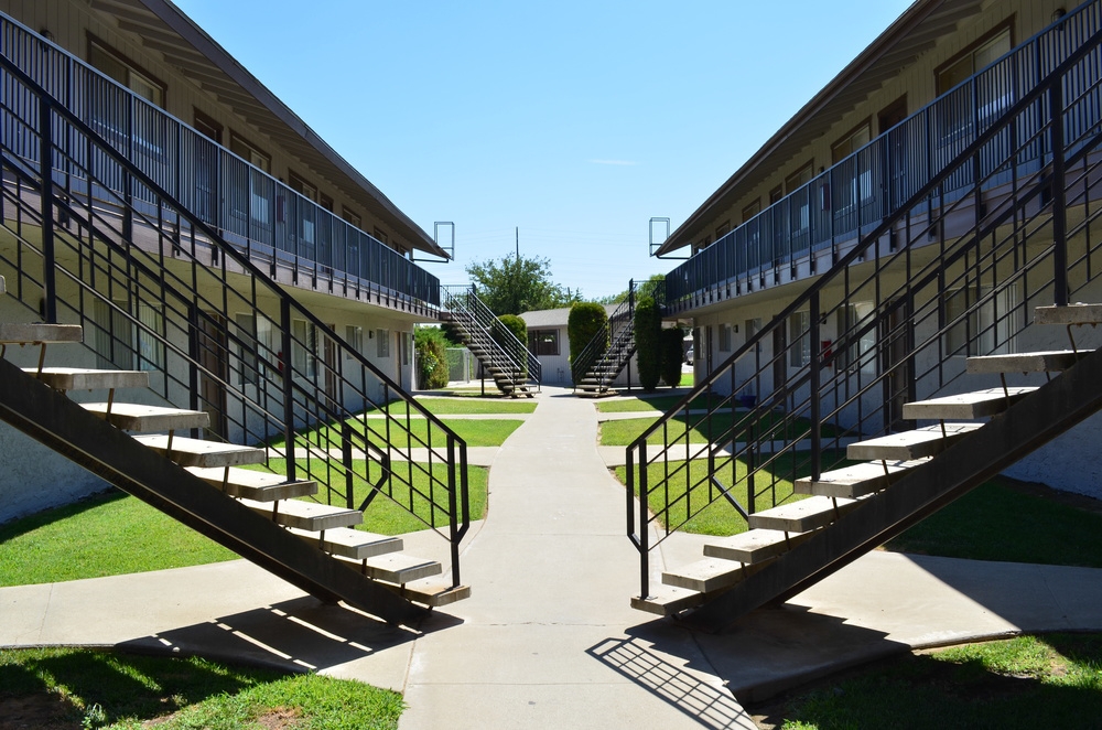 Sierra Grand Apartments in Hanford, CA - Building Photo