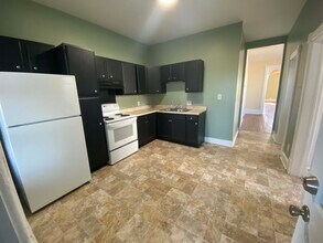 65 Remsen St, Unit 4 in Cohoes, NY - Building Photo - Building Photo