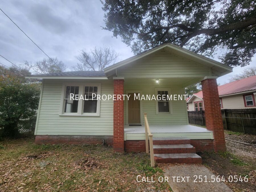 562 Clarke St in Mobile, AL - Building Photo