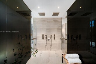 8955 Collins Ave, Unit 702 in Surfside, FL - Foto de edificio - Building Photo