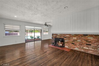 6139 Tampa Ave in Los Angeles, CA - Foto de edificio - Building Photo