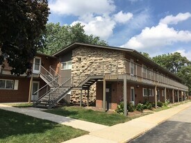 1915 White Chapel Dr in Mount Prospect, IL - Building Photo