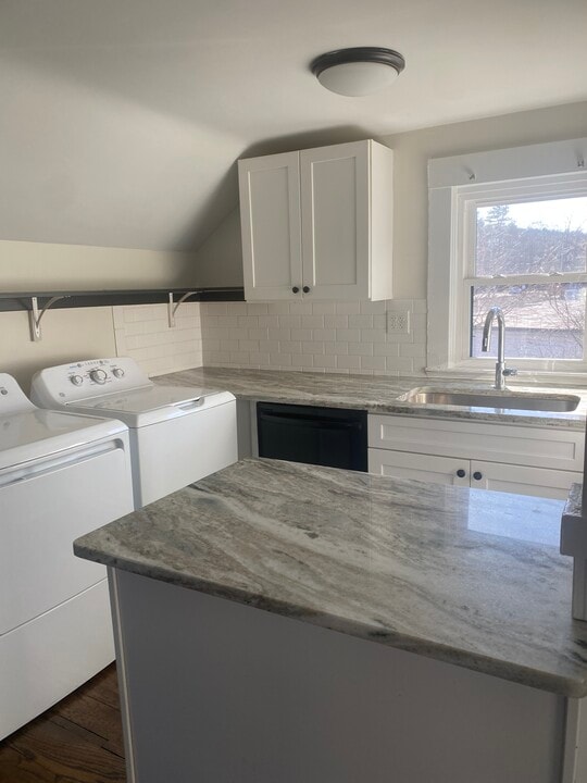 5 Snell St in Sturbridge, MA - Building Photo