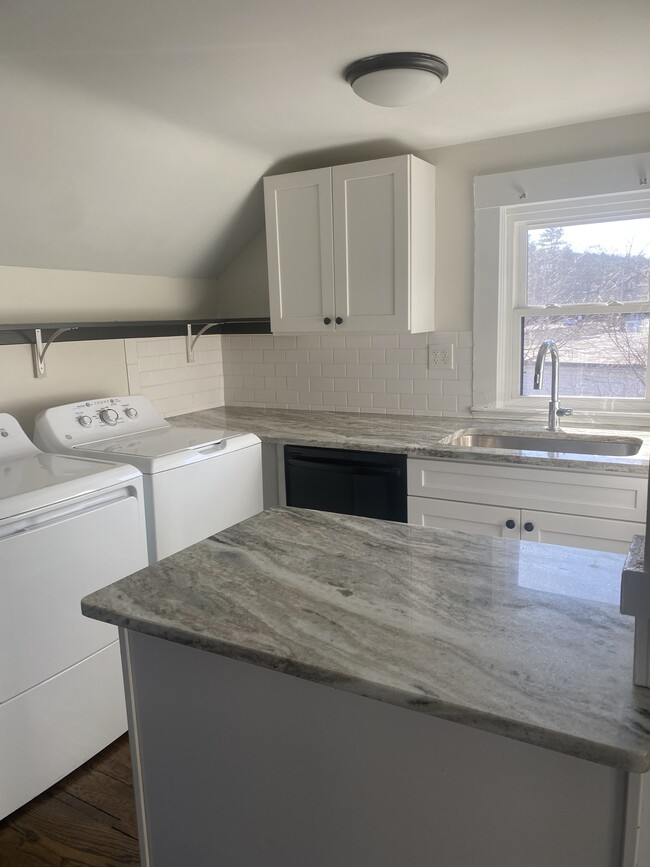 5 Snell St in Sturbridge, MA - Building Photo - Building Photo