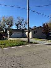 2629 Wyndham Ln in Redding, CA - Building Photo - Building Photo