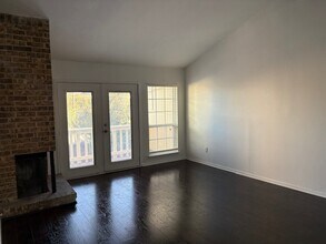 2944 Woodcroft Cir in Carrollton, TX - Building Photo - Building Photo