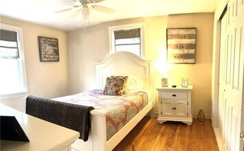 58 Vale Ave in Cranston, RI - Foto de edificio - Building Photo