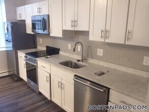 89 Park Dr, Unit 25 in Boston, MA - Foto de edificio - Building Photo