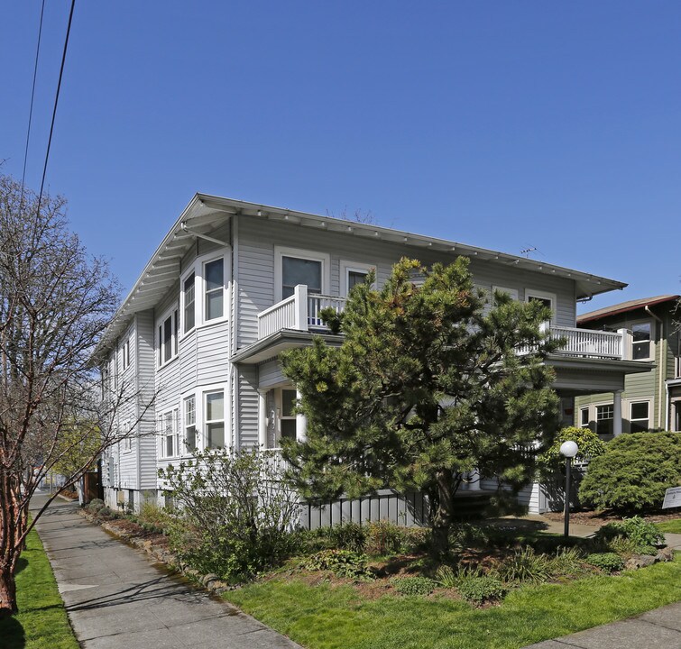 1903 NE 8th Ave in Portland, OR - Building Photo