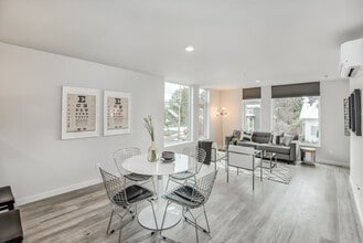 Skidmore Apartments in Portland, OR - Building Photo - Building Photo