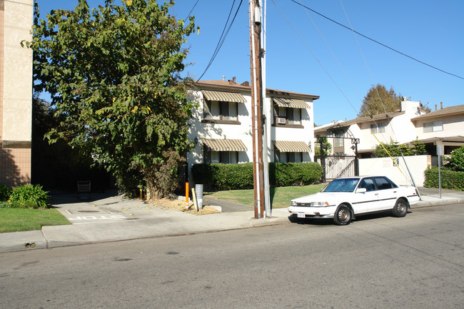 727 E Acacia Ave in Glendale, CA - Building Photo - Building Photo