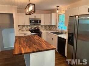 8017 Monitor Ct in Apex, NC - Building Photo - Building Photo