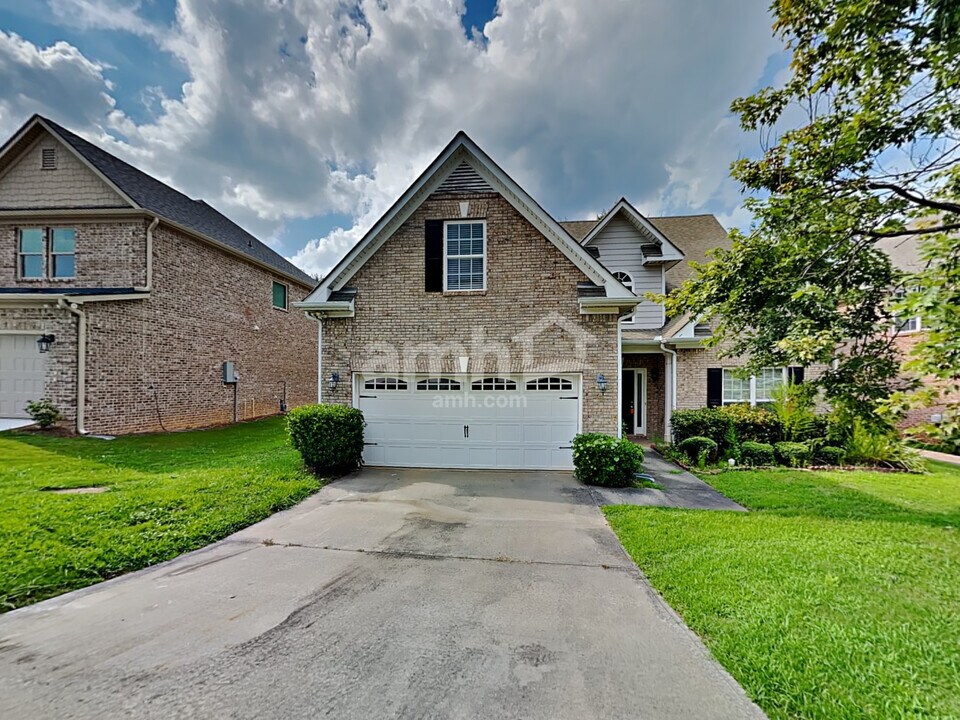 907 Yancey Ct in Loganville, GA - Building Photo