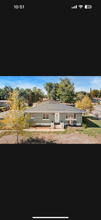 3037 Lakeside Dr in Evans, CO - Building Photo