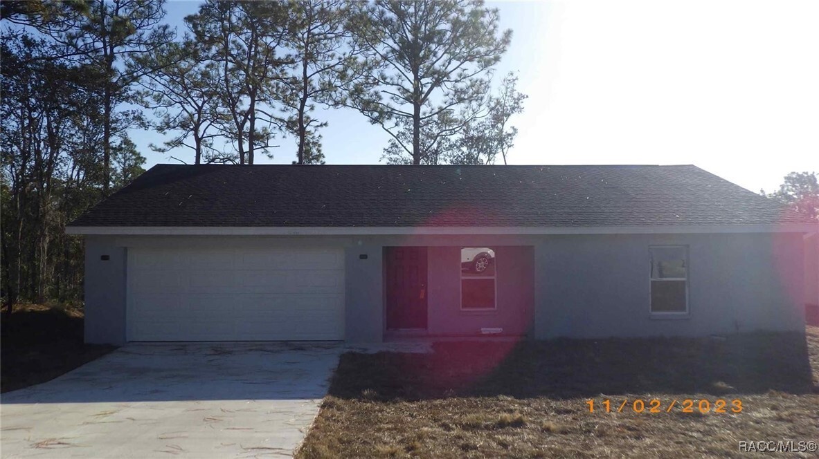 7061 N Outrigger Terrace in Citrus Springs, FL - Building Photo