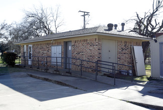 Willows Apartments in Wolfe City, TX - Building Photo - Building Photo