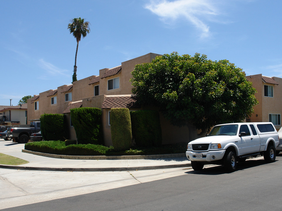 16862 Lynn St in Huntington Beach, CA - Building Photo