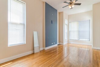 2420 W Polk St in Chicago, IL - Building Photo - Building Photo
