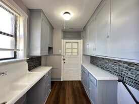 3129 N Hamlin Ave, Unit A04W in Chicago, IL - Building Photo