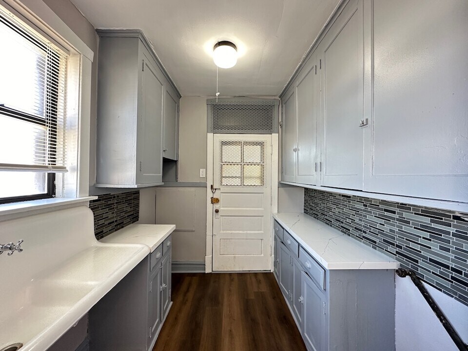 3129 N Hamlin Ave, Unit A04W in Chicago, IL - Building Photo