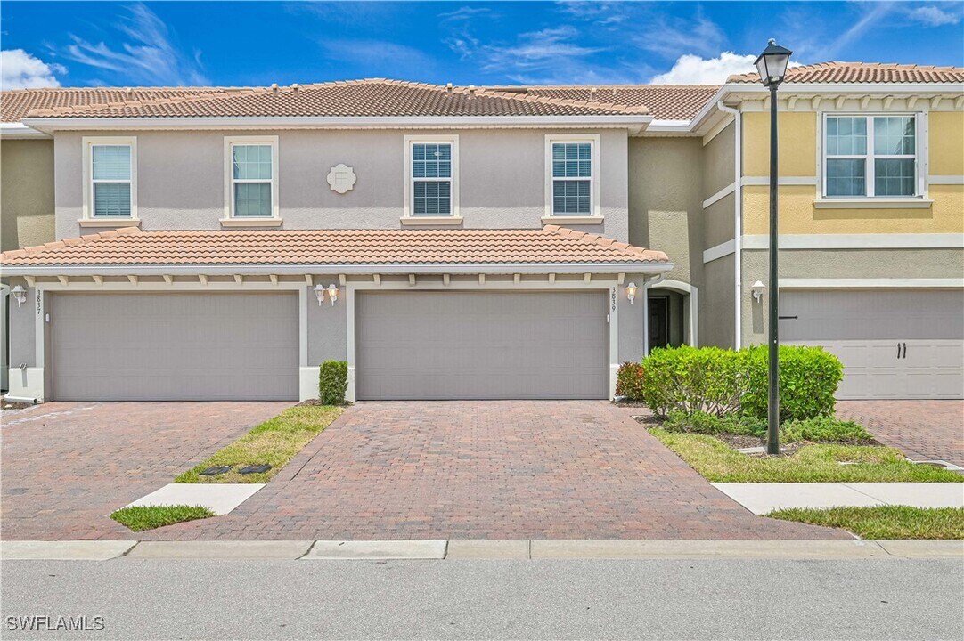 3839 Tilbor Circle in Ft. Myers, FL - Building Photo
