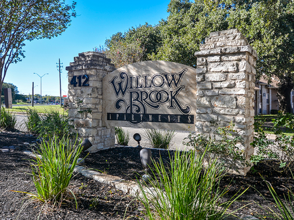 Willow Brook Apartments in Austin, TX - Building Photo