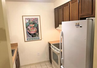 180 Green St, Unit #314 in Melrose, MA - Foto de edificio - Building Photo