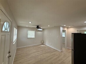 10022 N Lantana Ave in Tampa, FL - Building Photo - Building Photo