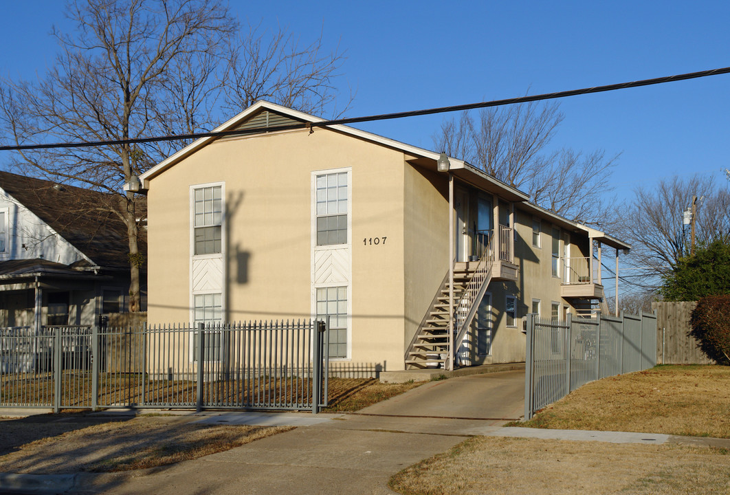 1107 N Madison Ave in Dallas, TX - Building Photo