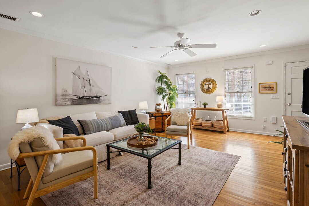 164 Queen St in Charleston, SC - Building Photo