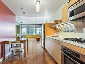 3601 S River Pkwy in Portland, OR - Building Photo - Building Photo