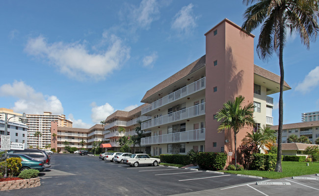 1891 S Ocean Dr in Hallandale Beach, FL - Foto de edificio - Building Photo