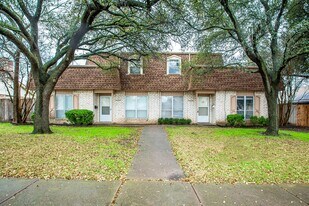 11350-11352 Quail Run St in Dallas, TX - Building Photo