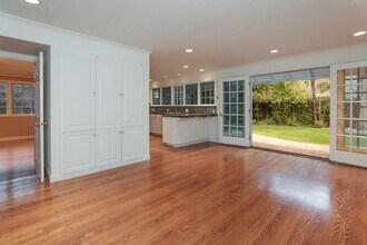 2121 Bellview Dr in Palo Alto, CA - Foto de edificio - Building Photo
