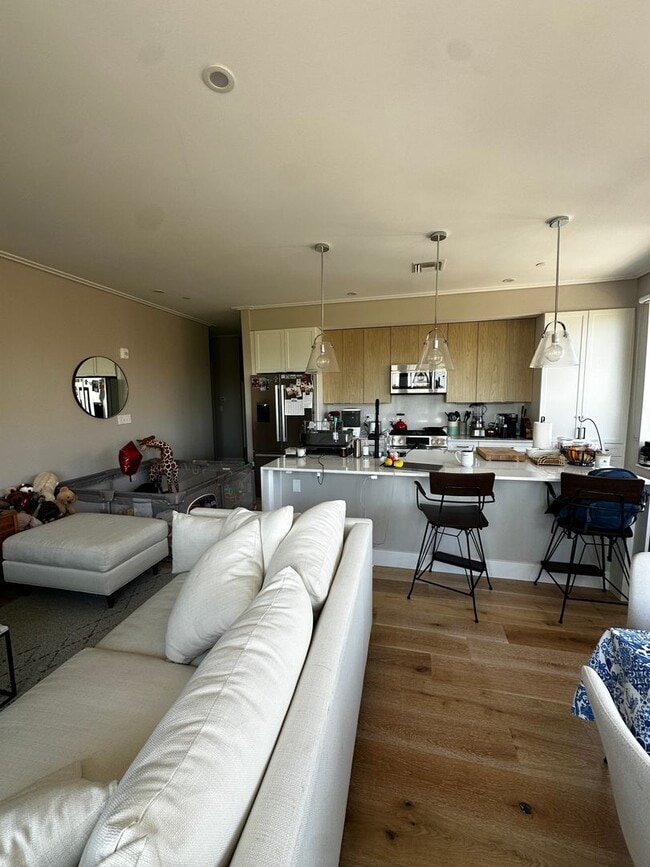 70 Leo M Birmingham Pkwy in Boston, MA - Foto de edificio - Building Photo