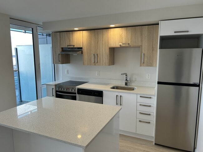 5633-5633 Fenwick St