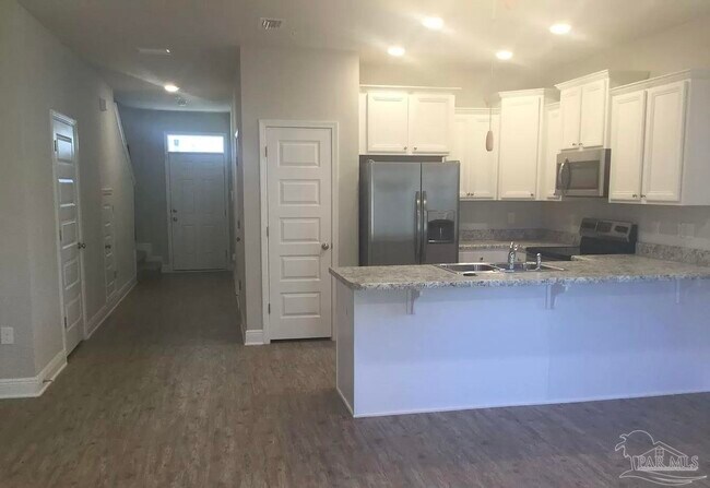 6091 Royal Port Ct in Bellview, FL - Building Photo - Building Photo