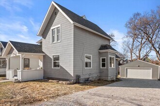 138 Carroll St in Waukesha, WI - Building Photo - Building Photo