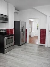 547 NE Knott St in Portland, OR - Building Photo - Building Photo